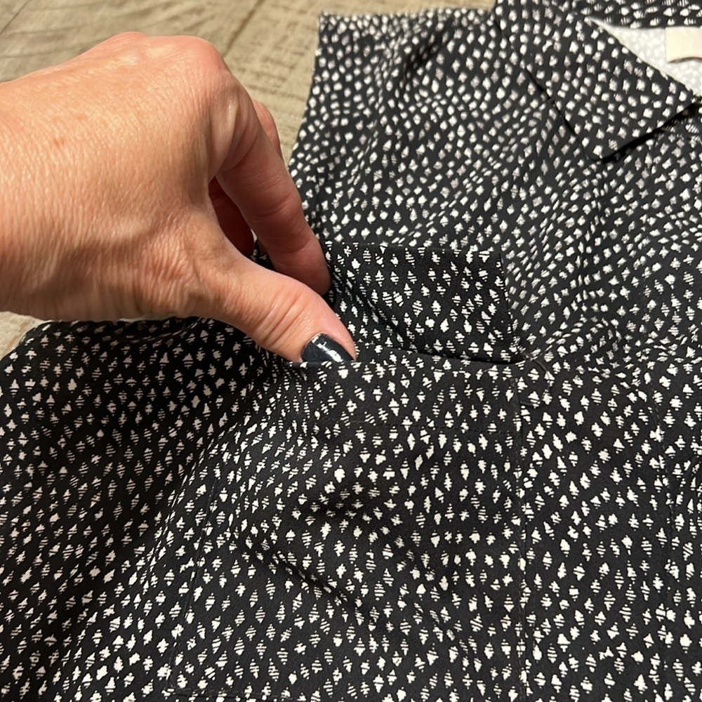 Ann Taylor Loft Size L geometric print black and white Blouse - Picture 2 of 7